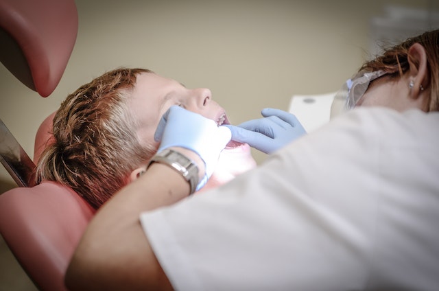 Contoh klinik gigi jakarta